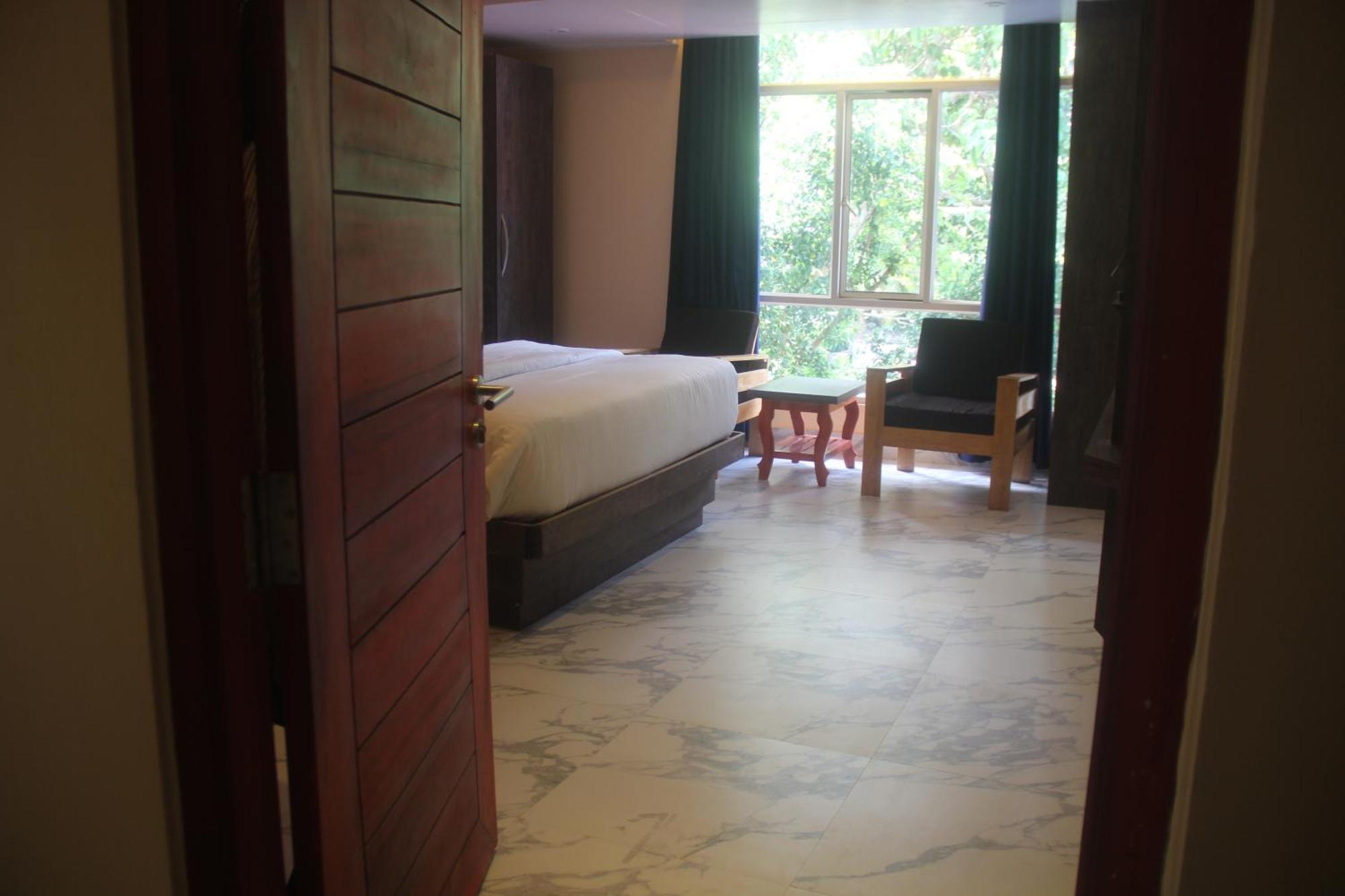 Hotel Serene Palace Port Blair Esterno foto