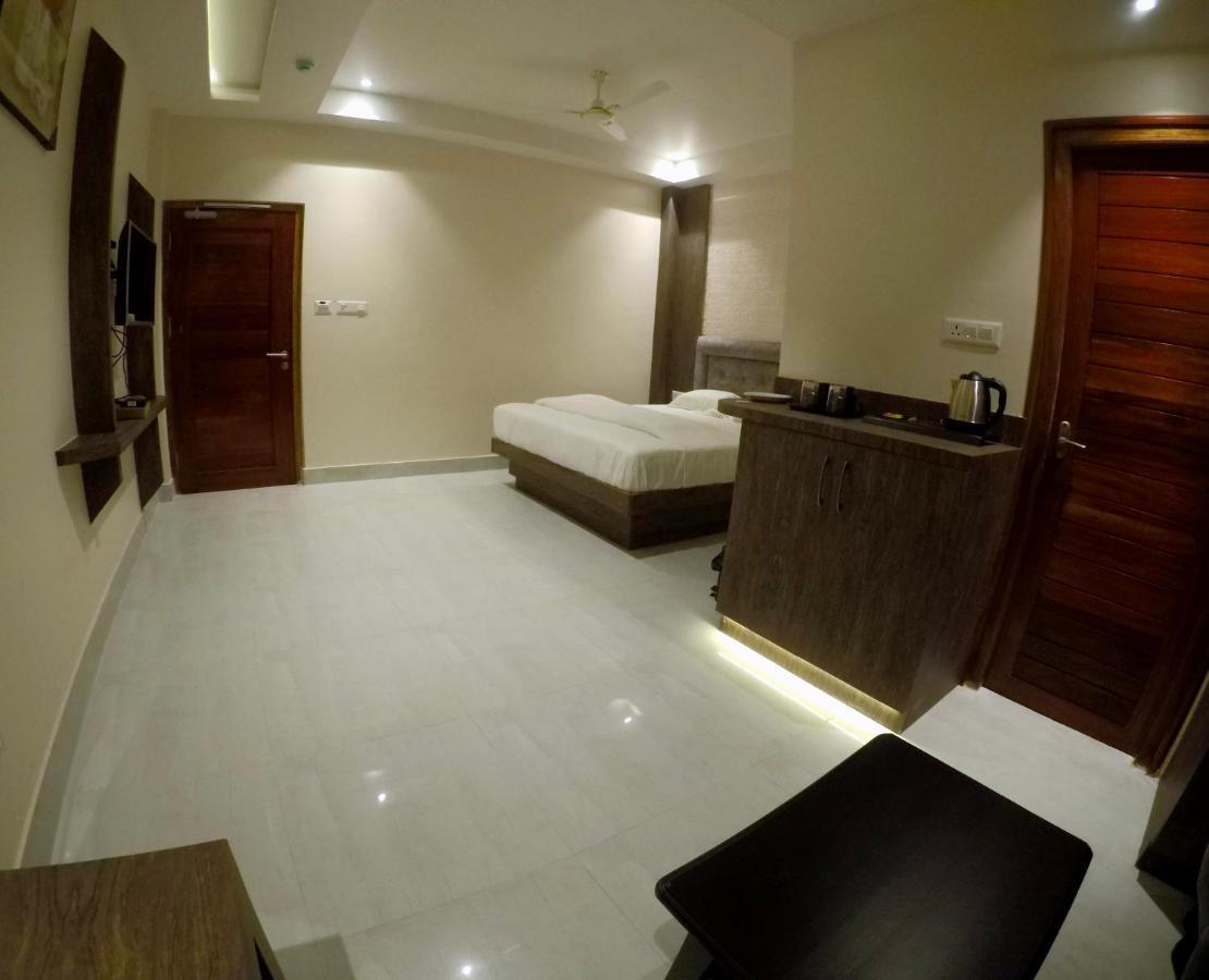 Hotel Serene Palace Port Blair Esterno foto